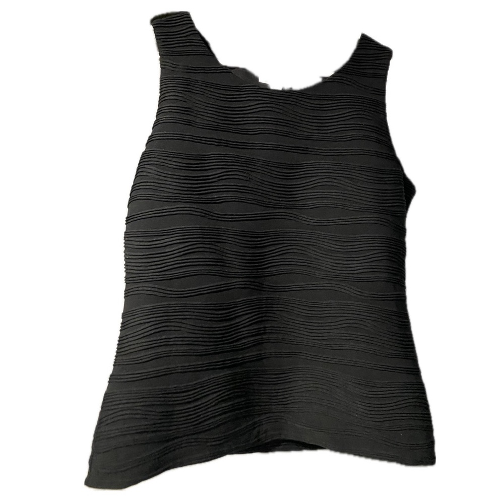 Calvin Klein
Size large
Sleeveless top